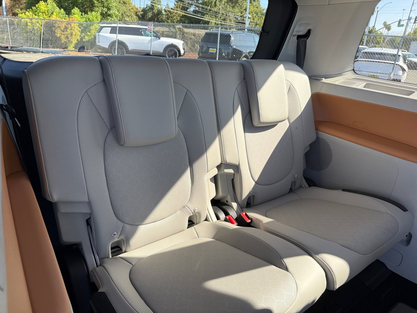 Certified 2025 Volkswagen ID. Buzz Pro S Plus RWD image 21