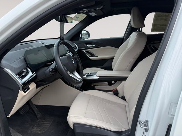 Certified 2025 BMW X2 xDrive28i image 9