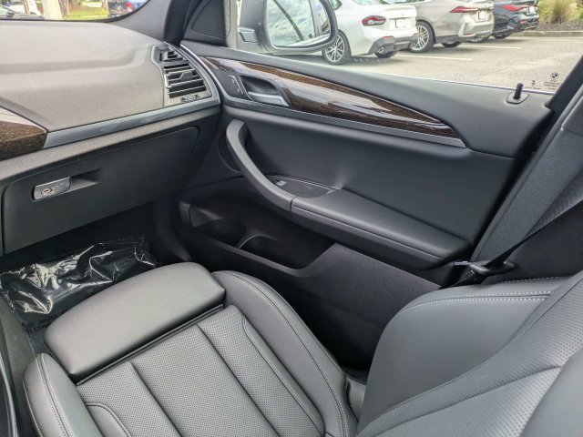 Used 2024 BMW X4 xDrive30i w/ Parking Assistance Package AWD/4WD image 16