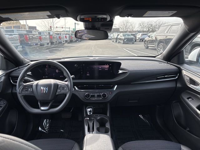 Certified 2025 Buick Envista Sport Touring FWD image 2