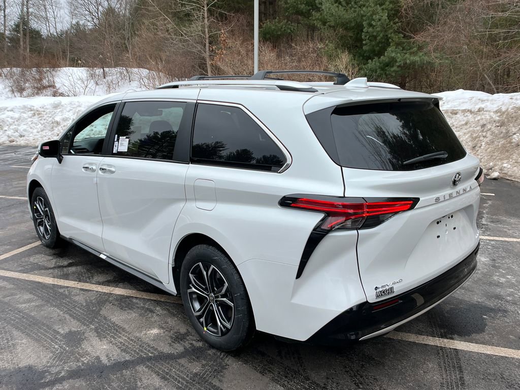 New 2026 Toyota Sienna Platinum image 3