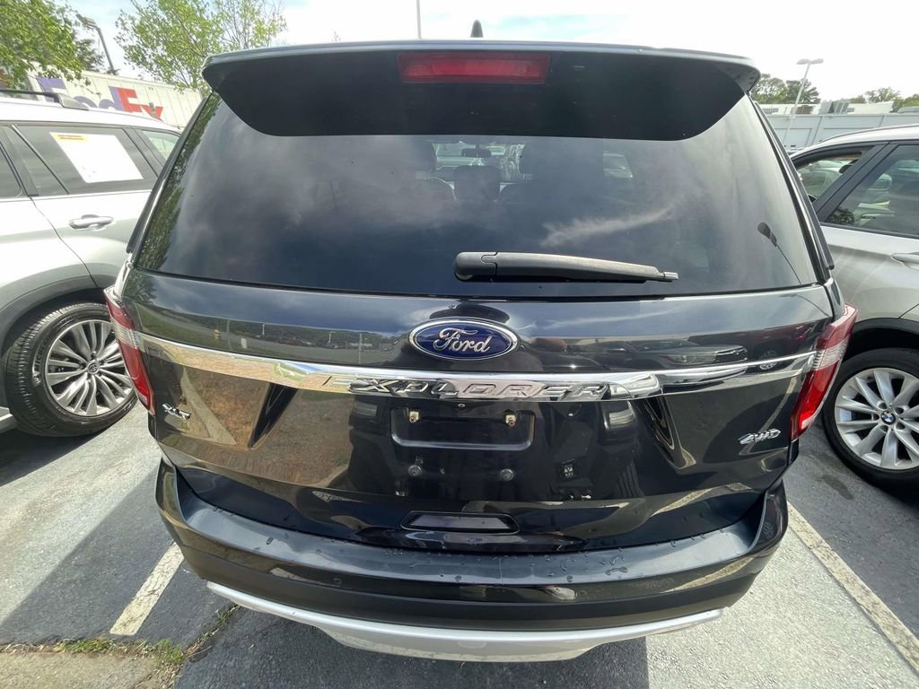 Used 2017 Ford Explorer XLT w/ Equipment Group 202A image 7