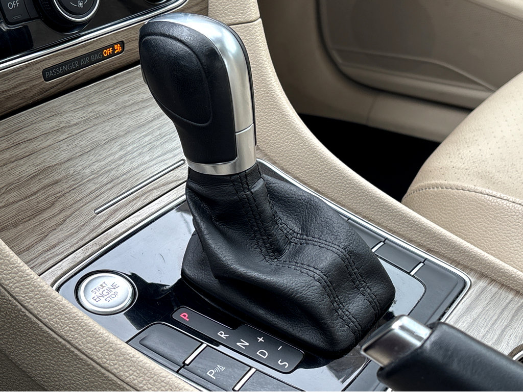 Used 2018 Volkswagen Passat 2.0T SE image 12