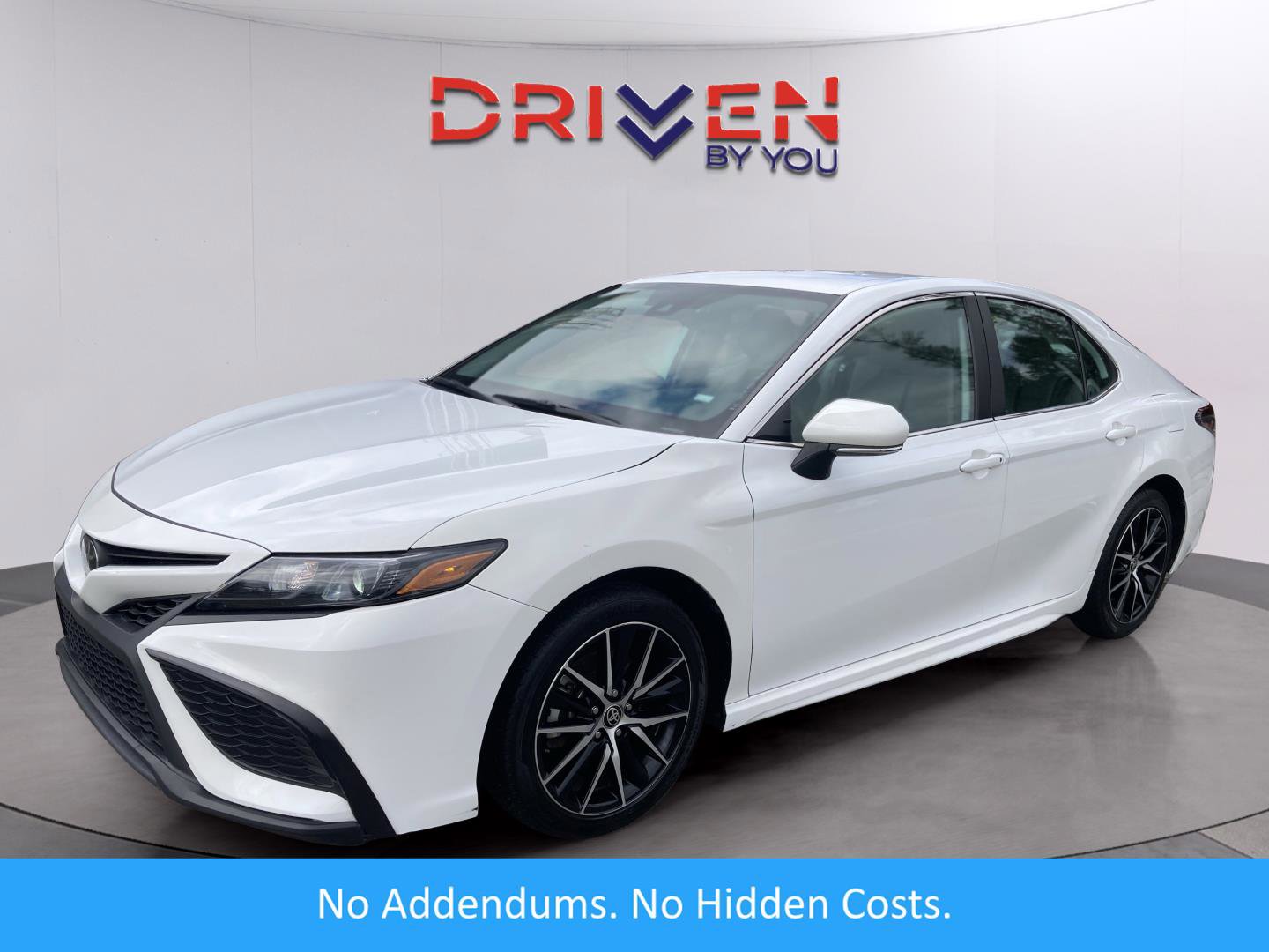 Used 2024 Toyota Camry SE image 1