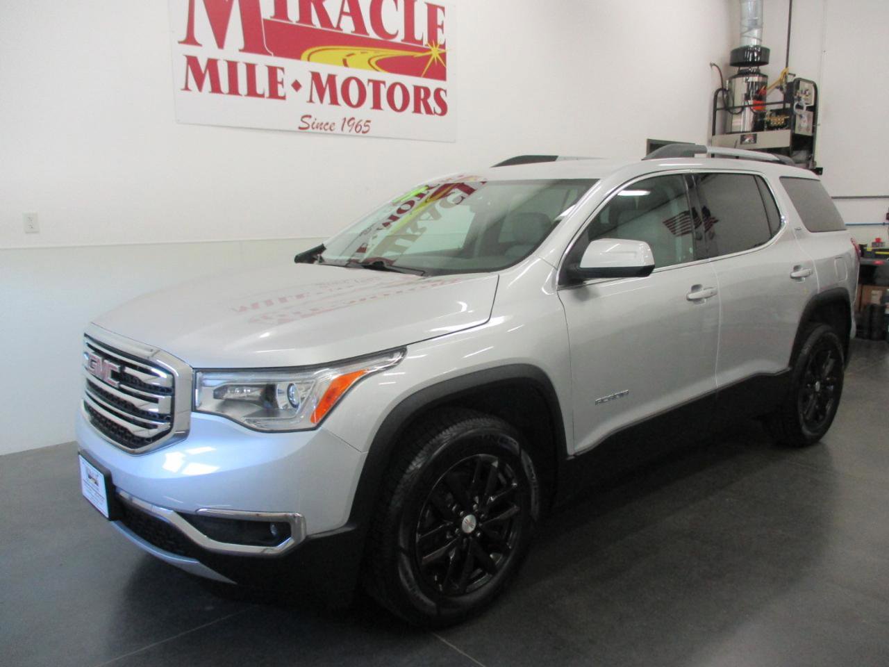 Used 2019 GMC Acadia SLT AWD/4WD image 3