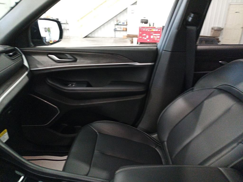 New 2026 Jeep Grand Cherokee Limited AWD/4WD image 11