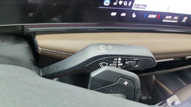 Used 2025 Audi A6 e-tron Premium w/ Convenience Package image 41