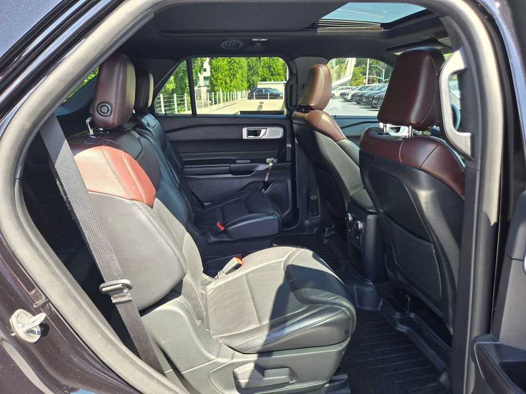 Used 2020 Ford Explorer Platinum w/ Premium Technology Package AWD/4WD image 12