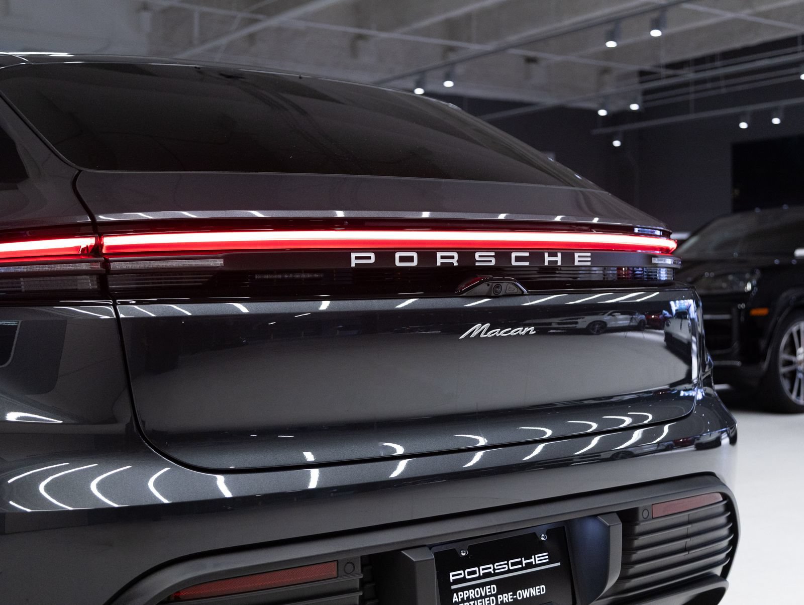Certified 2025 Porsche Macan Electric RWD image 30