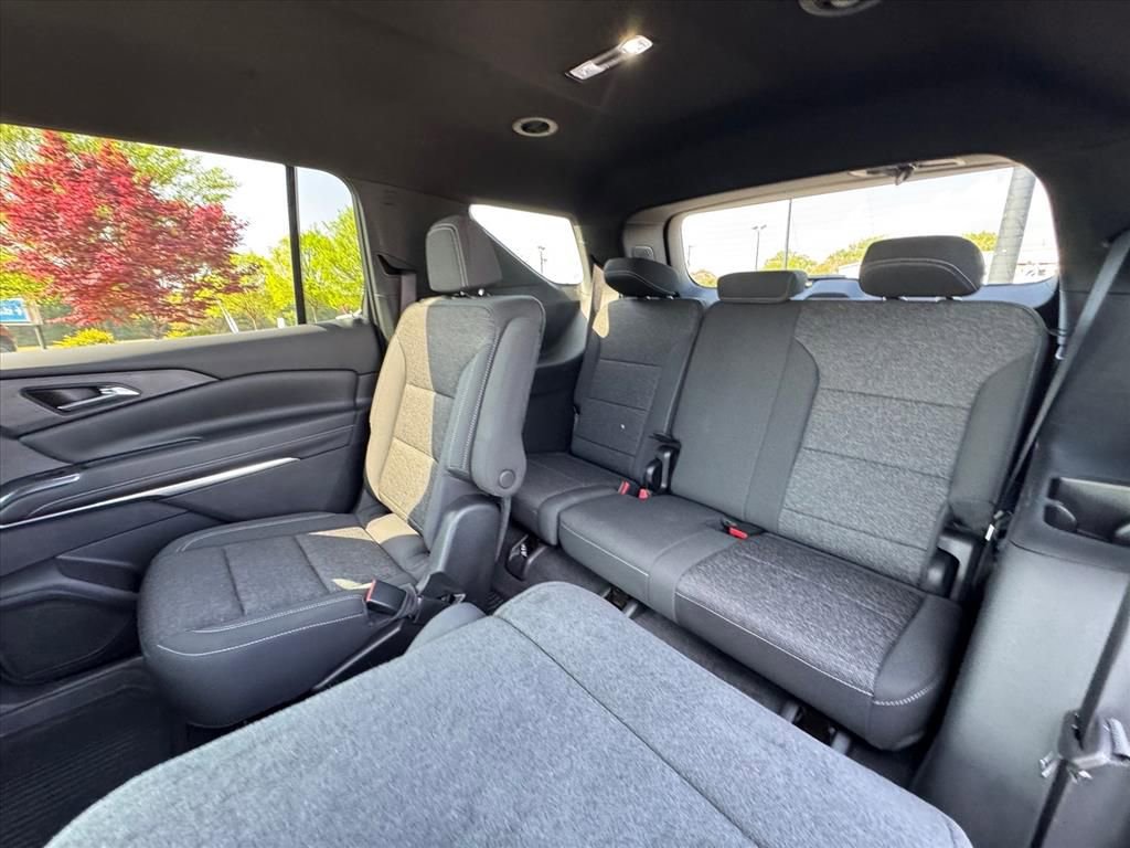 Used 2026 Chevrolet Traverse LT w/ LPO, Floor Liner Package FWD image 13