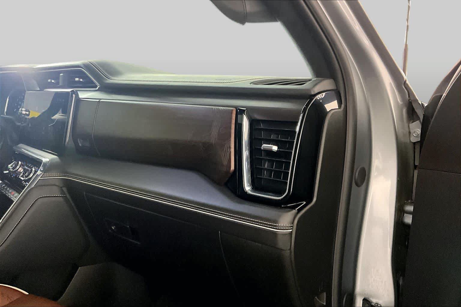 Used 2024 GMC Sierra 3500 Denali Ultimate AWD/4WD image 17
