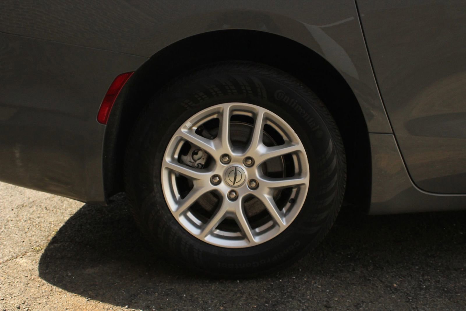 Used 2023 Chrysler Pacifica Touring-L FWD image 8