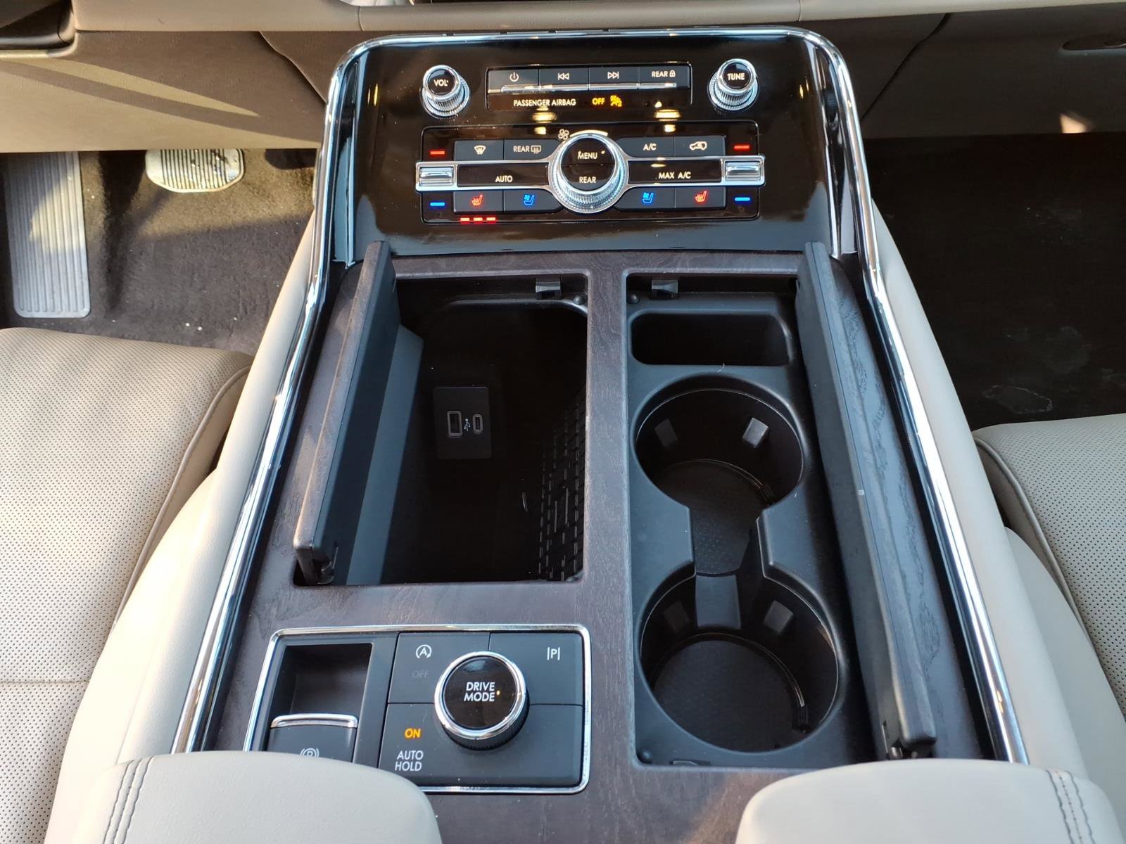 Certified 2024 Lincoln Navigator L Reserve image 23