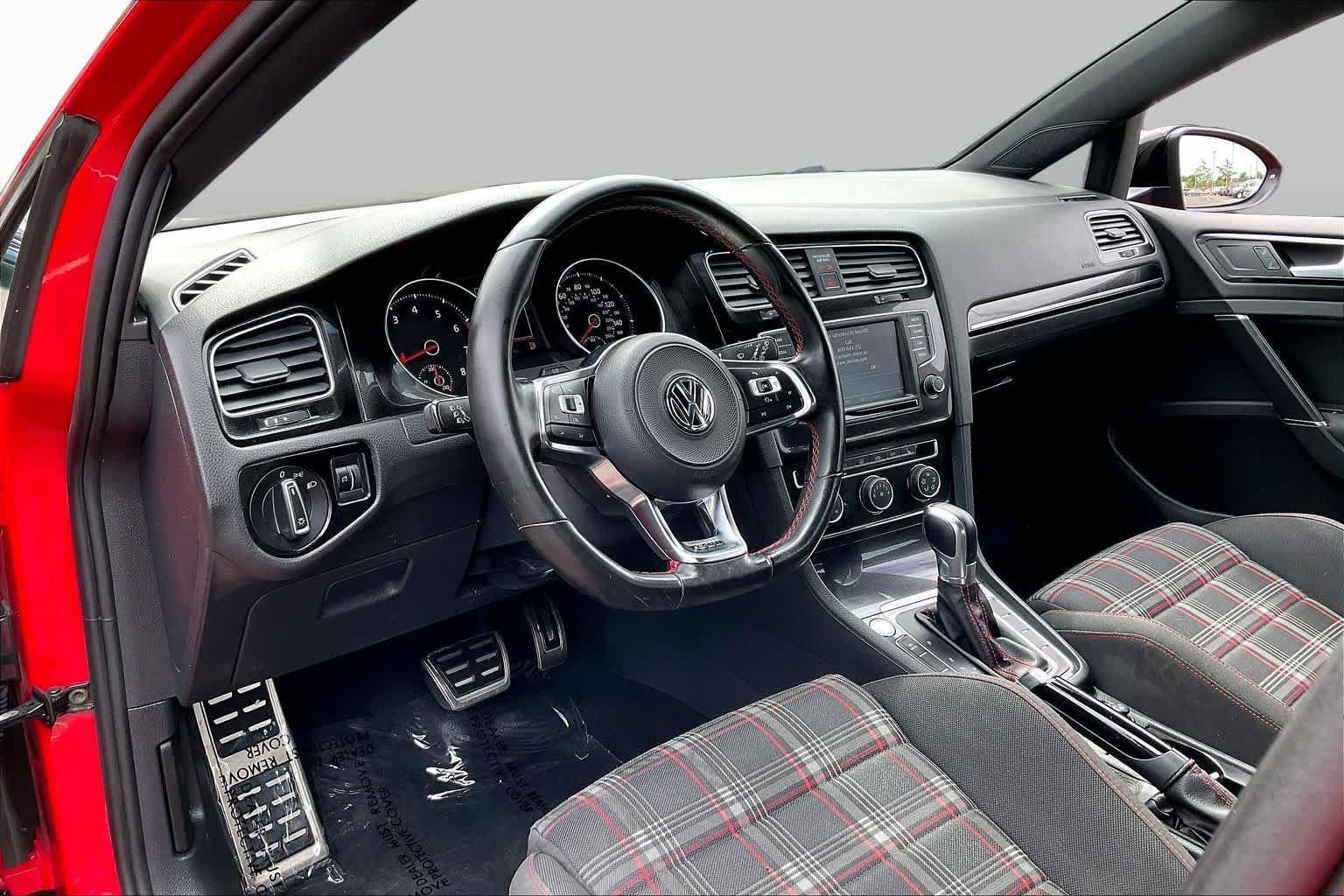 Used 2017 Volkswagen GTI Sport FWD image 17