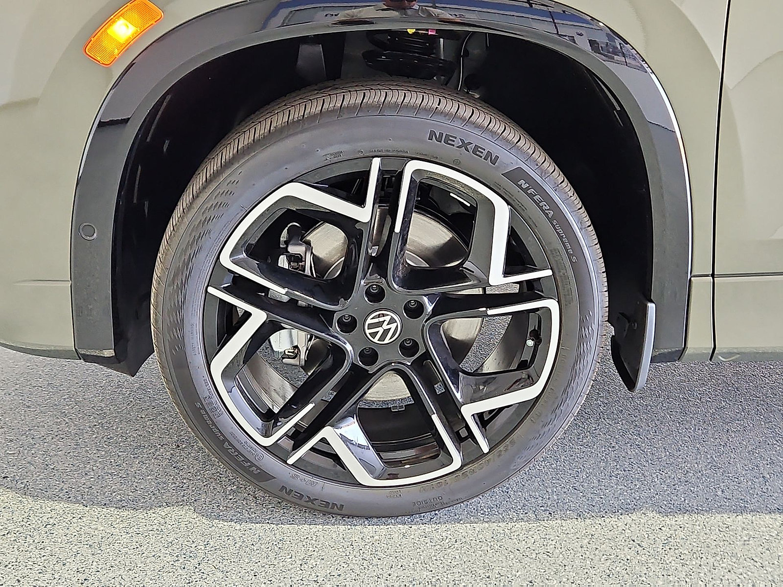 New 2026 Volkswagen Tiguan SEL R-Line AWD/4WD image 12