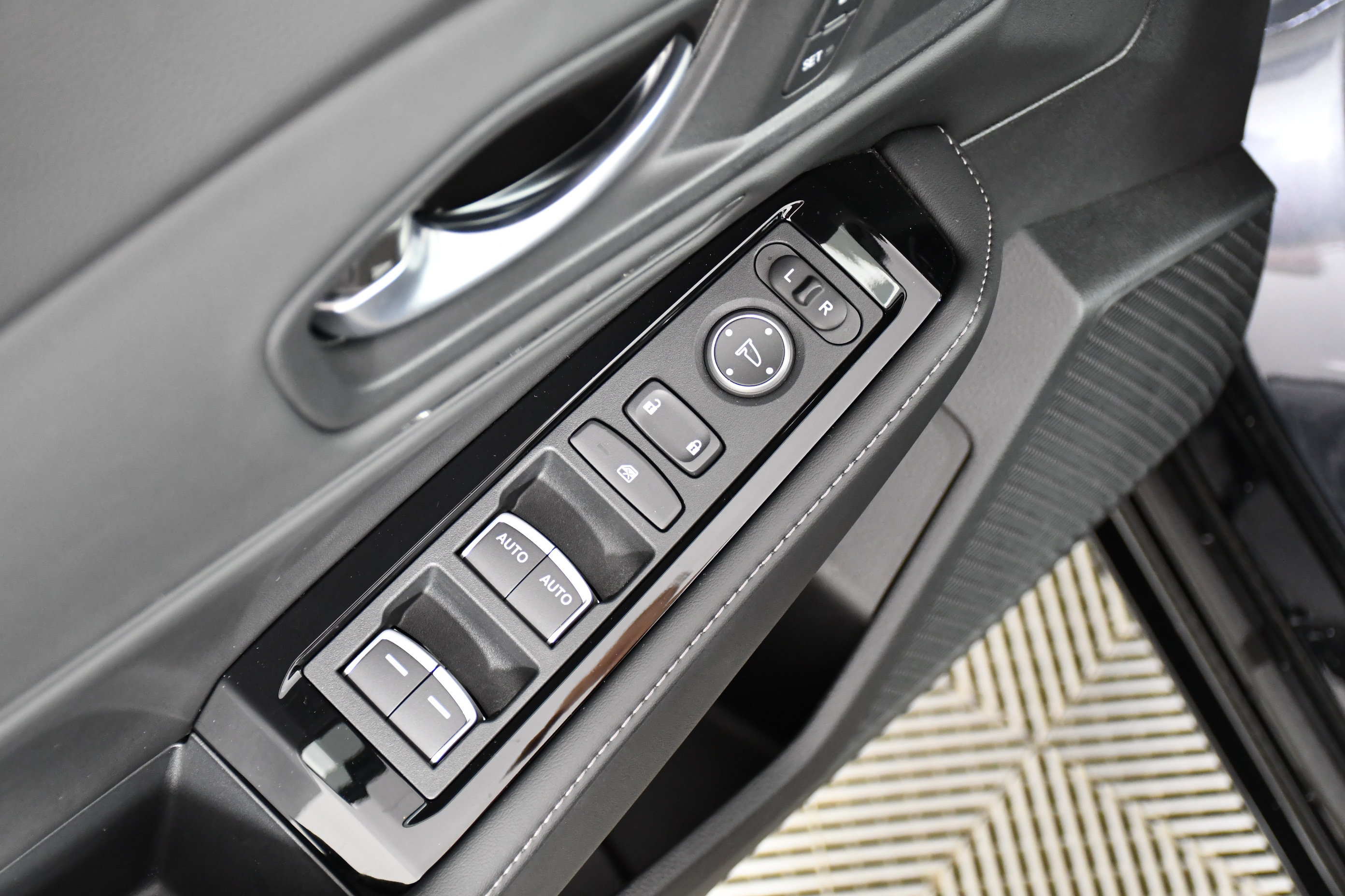 Certified 2025 Honda Accord Touring image 25