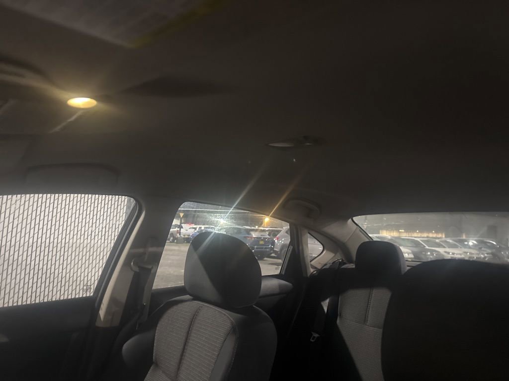 Used 2015 Nissan Sentra S image 33