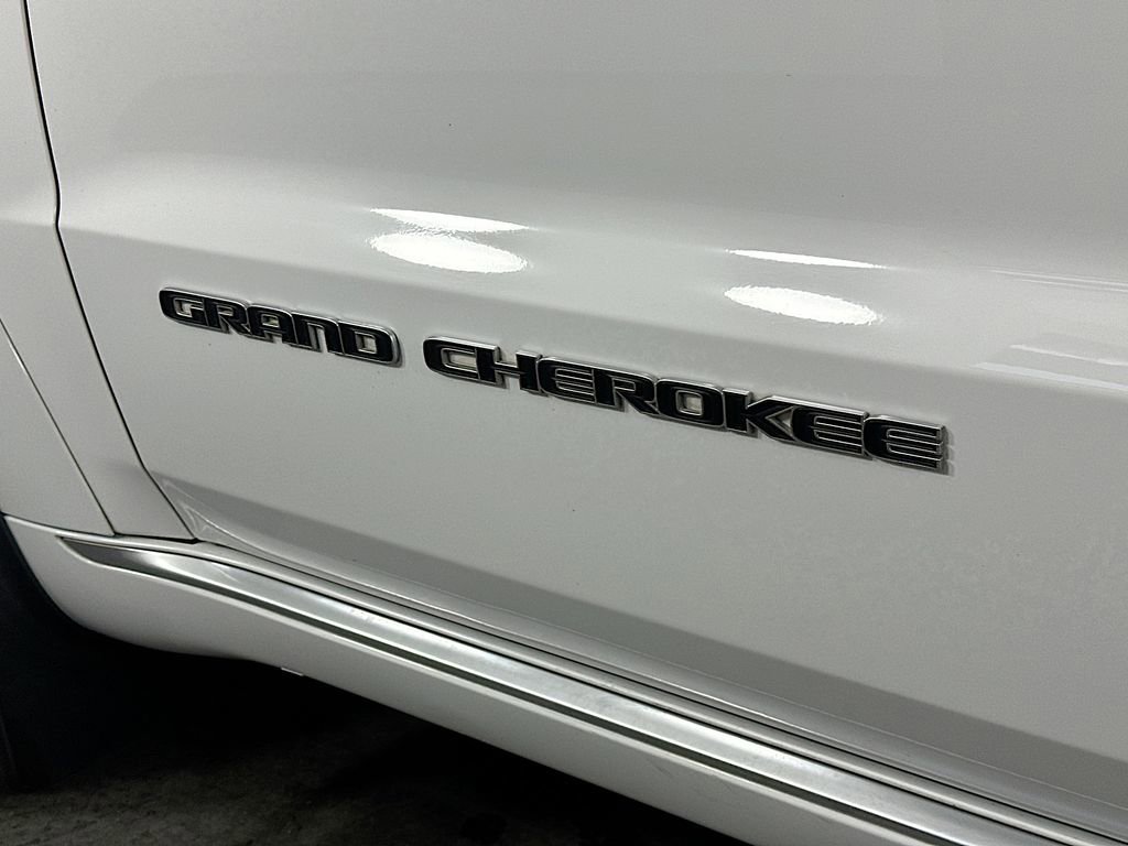 Used 2019 Jeep Grand Cherokee Summit w/ Platinum Series Group AWD/4WD image 28