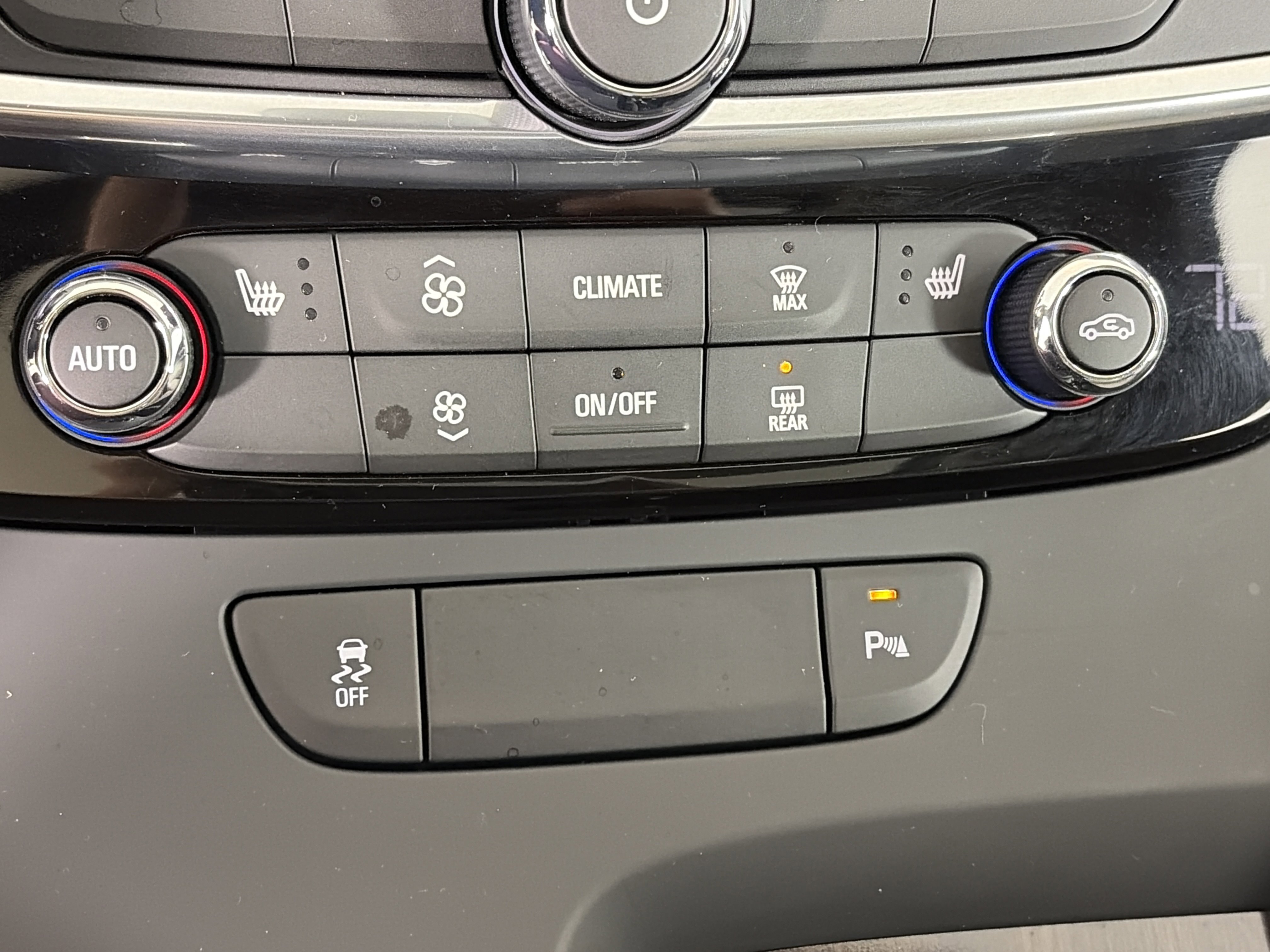 Used 2017 Buick LaCrosse Essence w/ Sun and Shade Package image 23