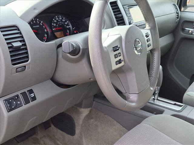 Used 2017 Nissan Frontier SV w/ SV Value Truck Package RWD image 9