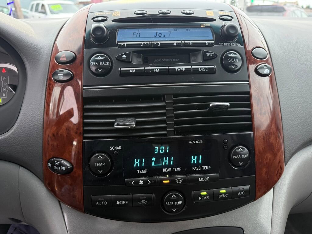 Used 2005 Toyota Sienna XLE Limited image 19
