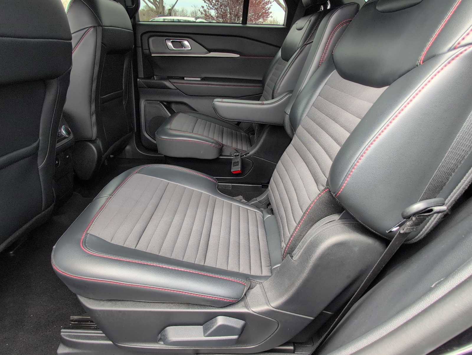 Used 2025 Ford Explorer ST-Line AWD/4WD image 19