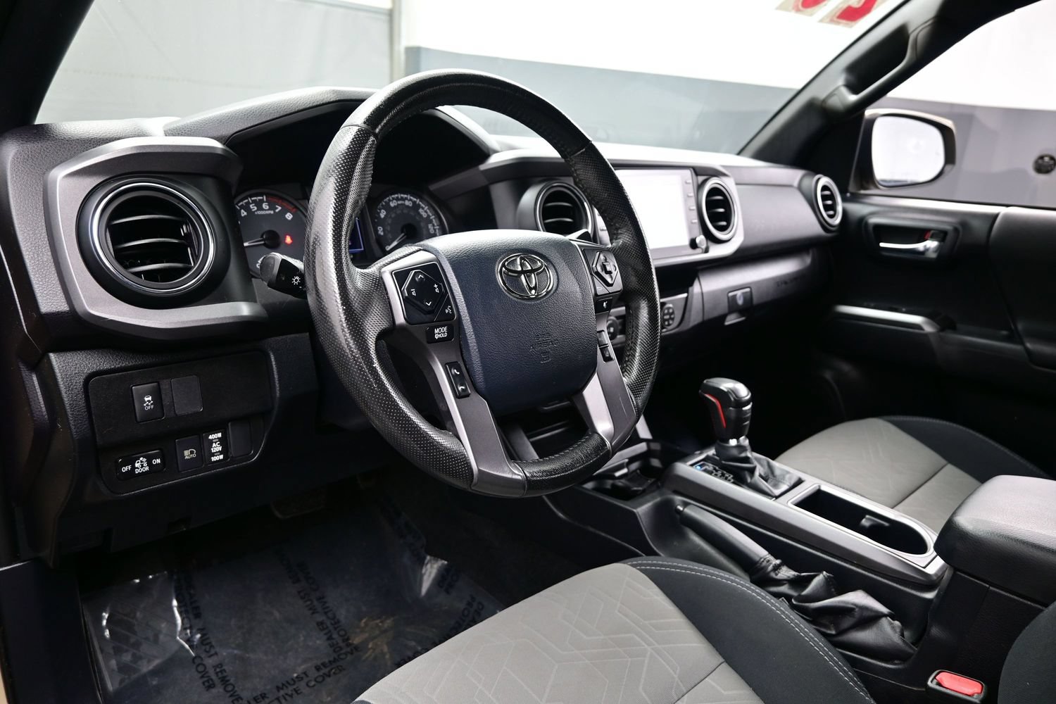 Used 2020 Toyota Tacoma TRD Off-Road w/ Technology Package AWD/4WD image 13
