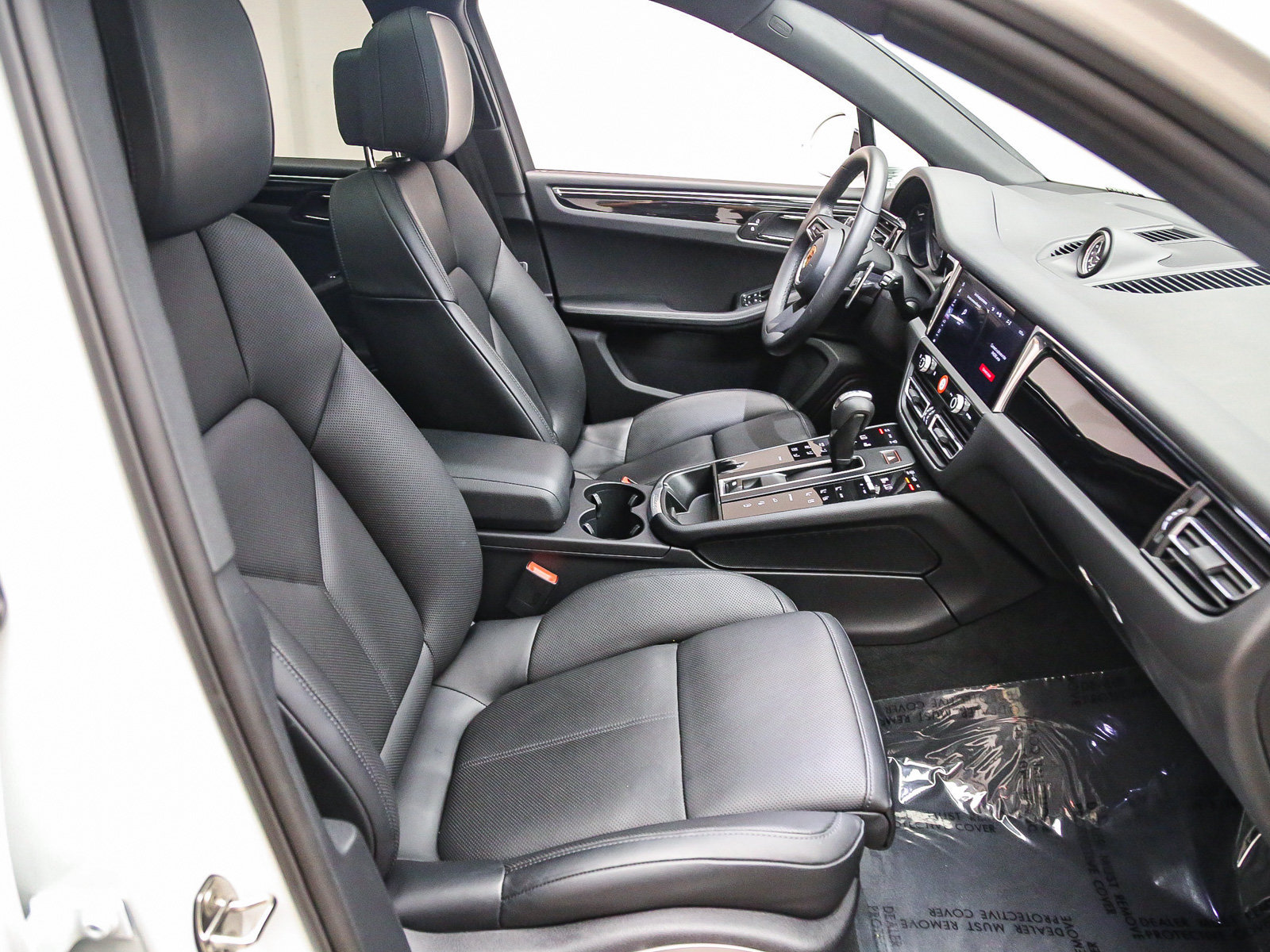 Certified 2026 Porsche Macan AWD/4WD image 20