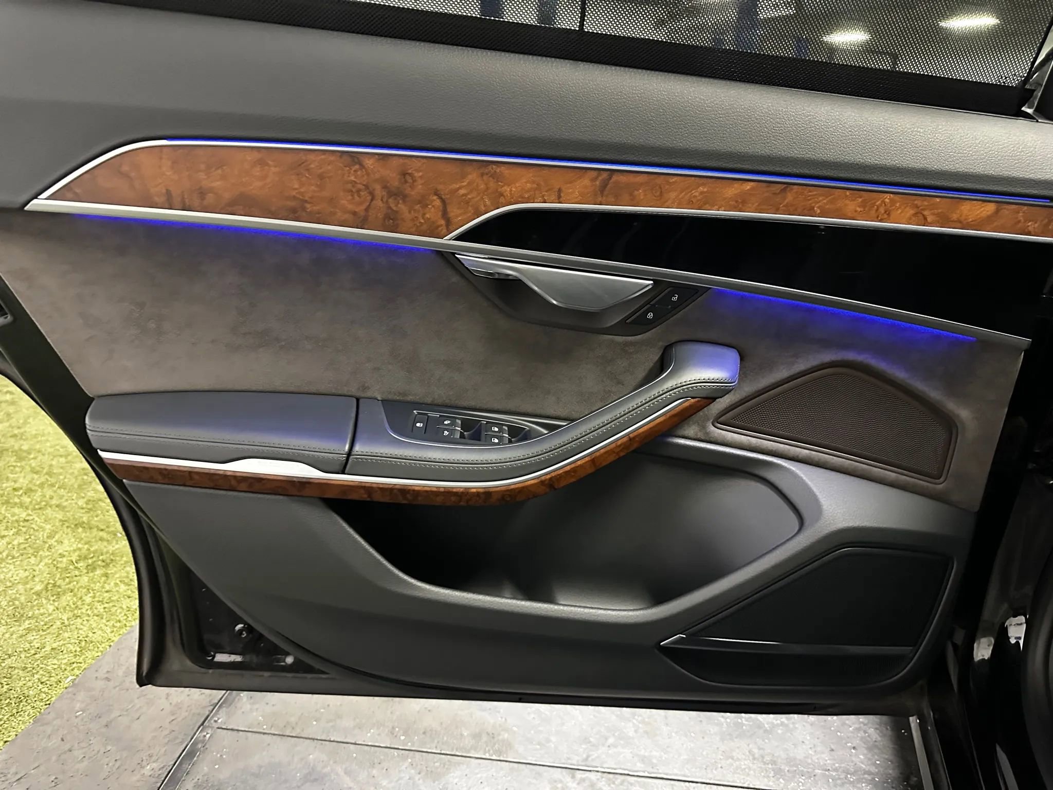 Used 2020 Audi A8 L 4.0T image 17