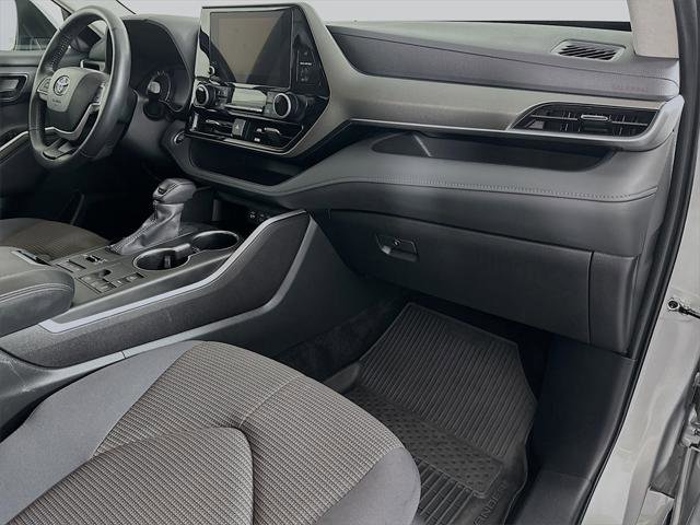 Certified 2024 Toyota Highlander LE image 28