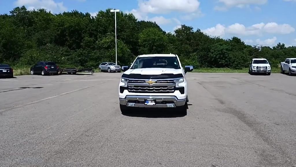 Used 2025 Chevrolet Silverado 1500 LTZ image 3