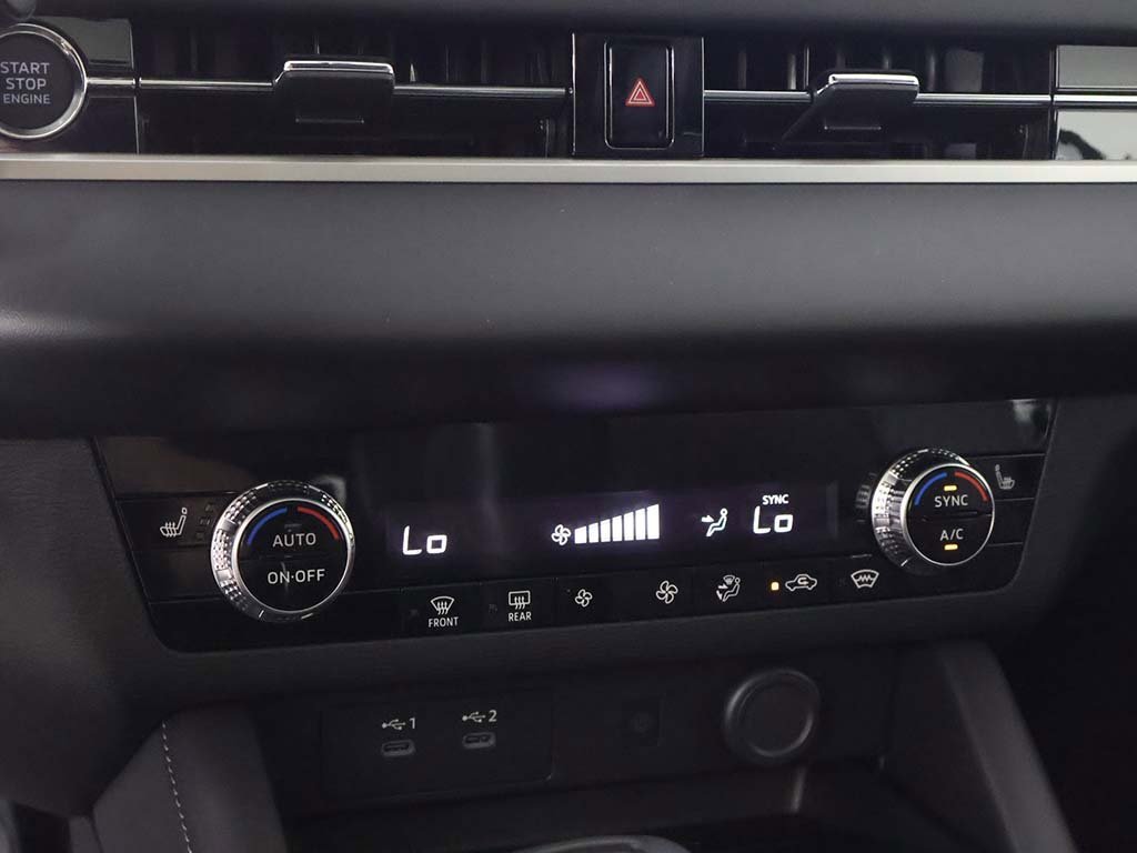 New 2025 Mitsubishi Outlander SE image 50