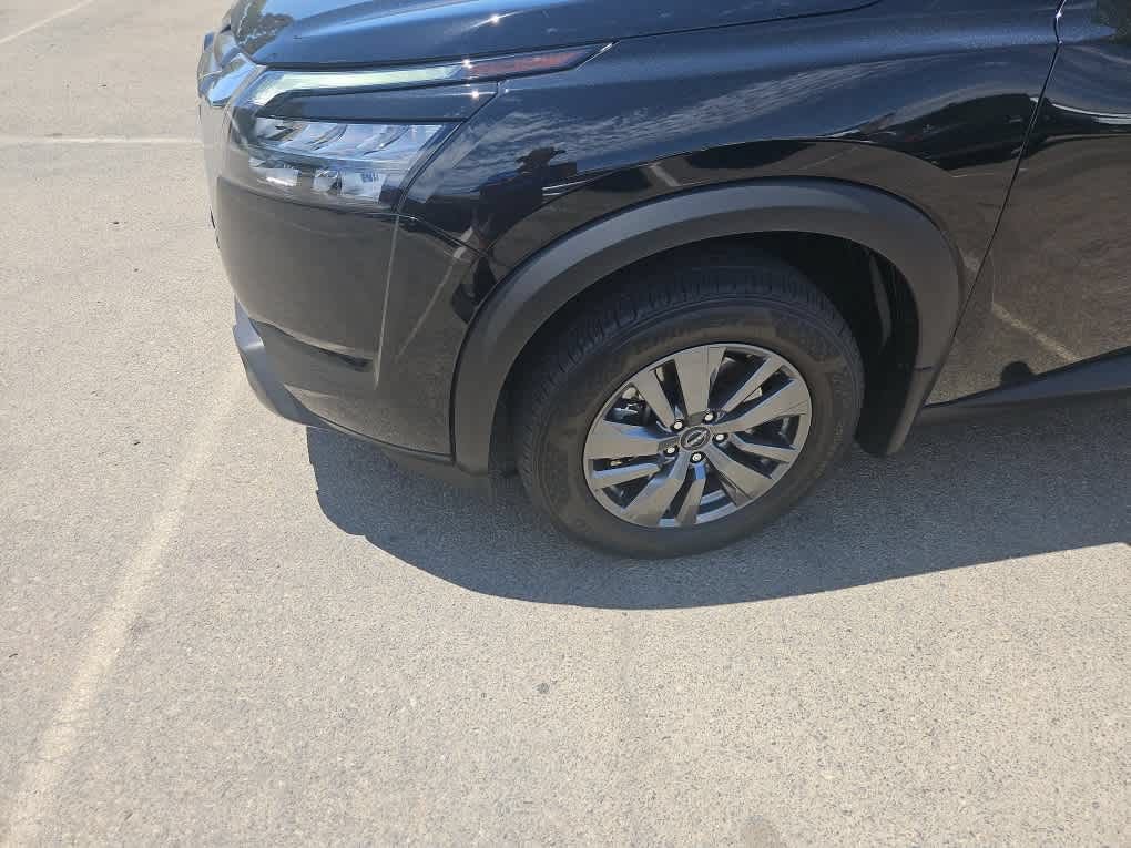 Used 2025 Nissan Pathfinder SV AWD/4WD image 3