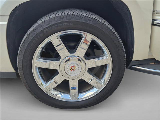 Used 2011 Cadillac Escalade 4WD Hybrid image 26