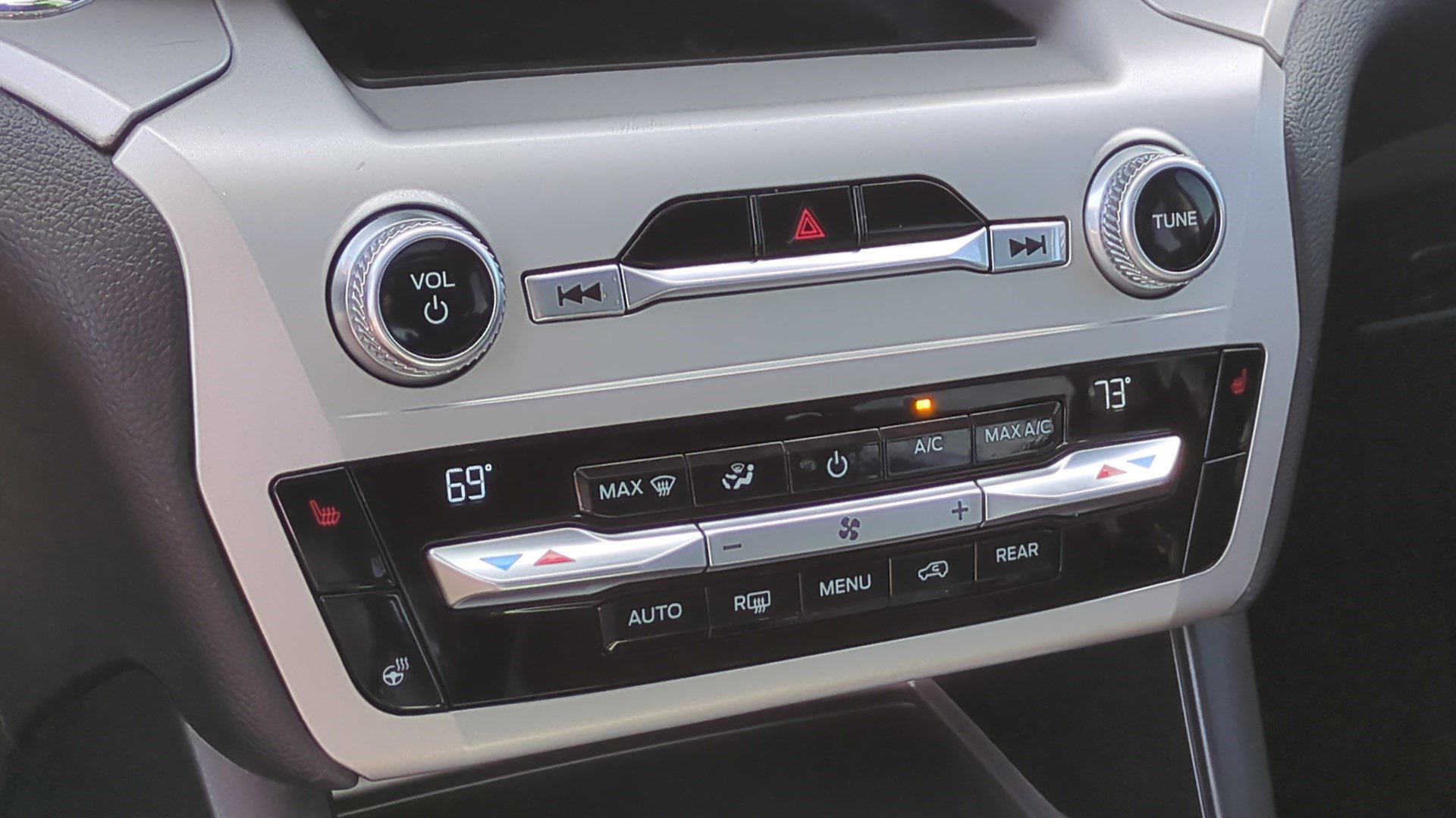 Used 2021 Ford Explorer XLT w/ Equipment Group 202A image 24