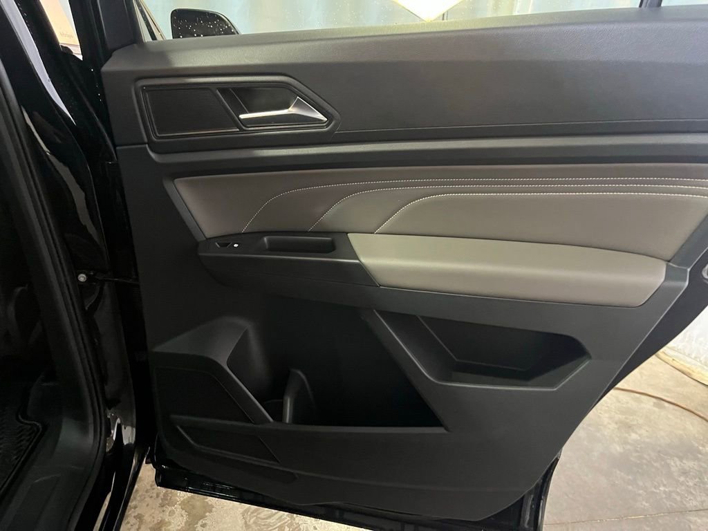 Certified 2023 Volkswagen Atlas Cross Sport SEL R-Line AWD/4WD image 26