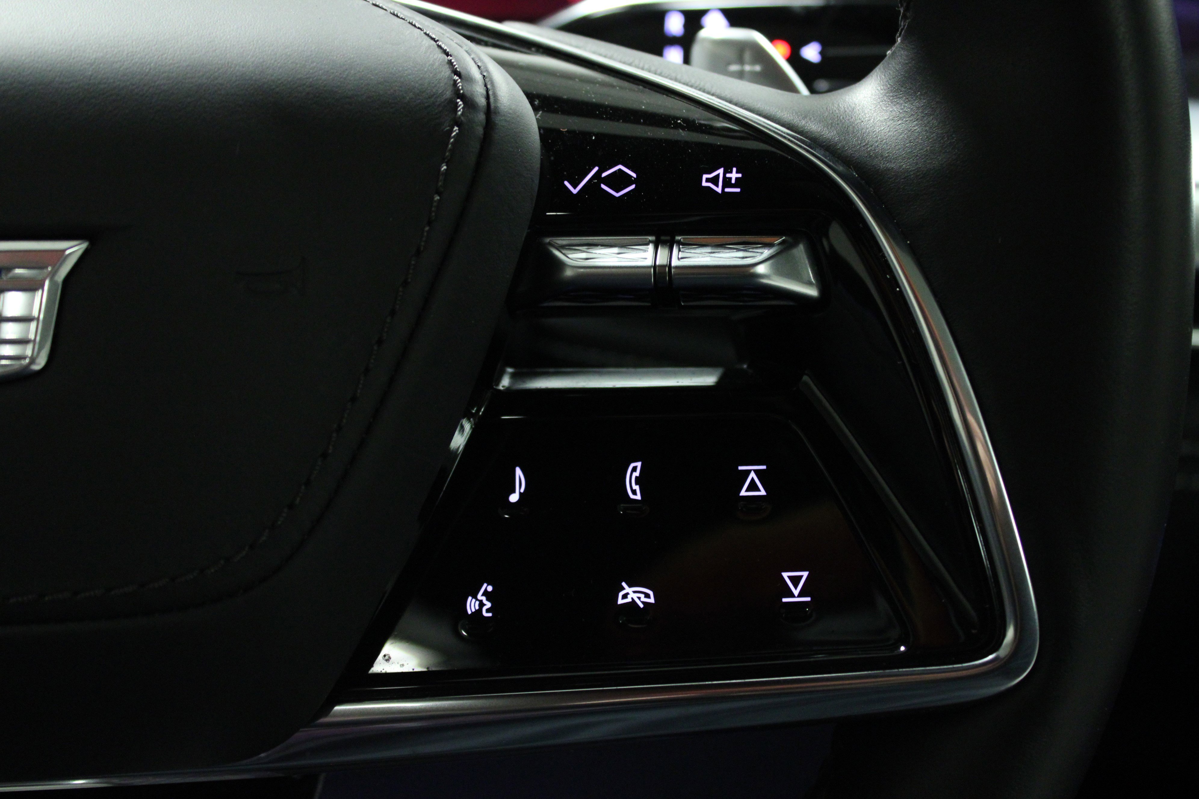 Used 2025 Cadillac Escalade V image 23