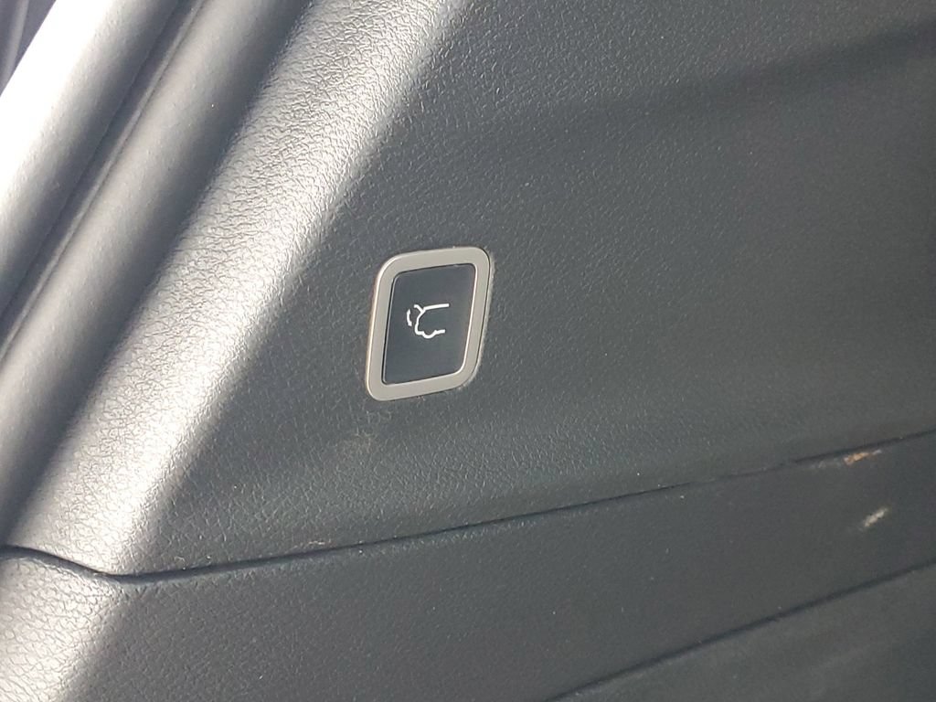 Used 2026 Chrysler Pacifica Limited w/ S Appearance Package FWD image 9