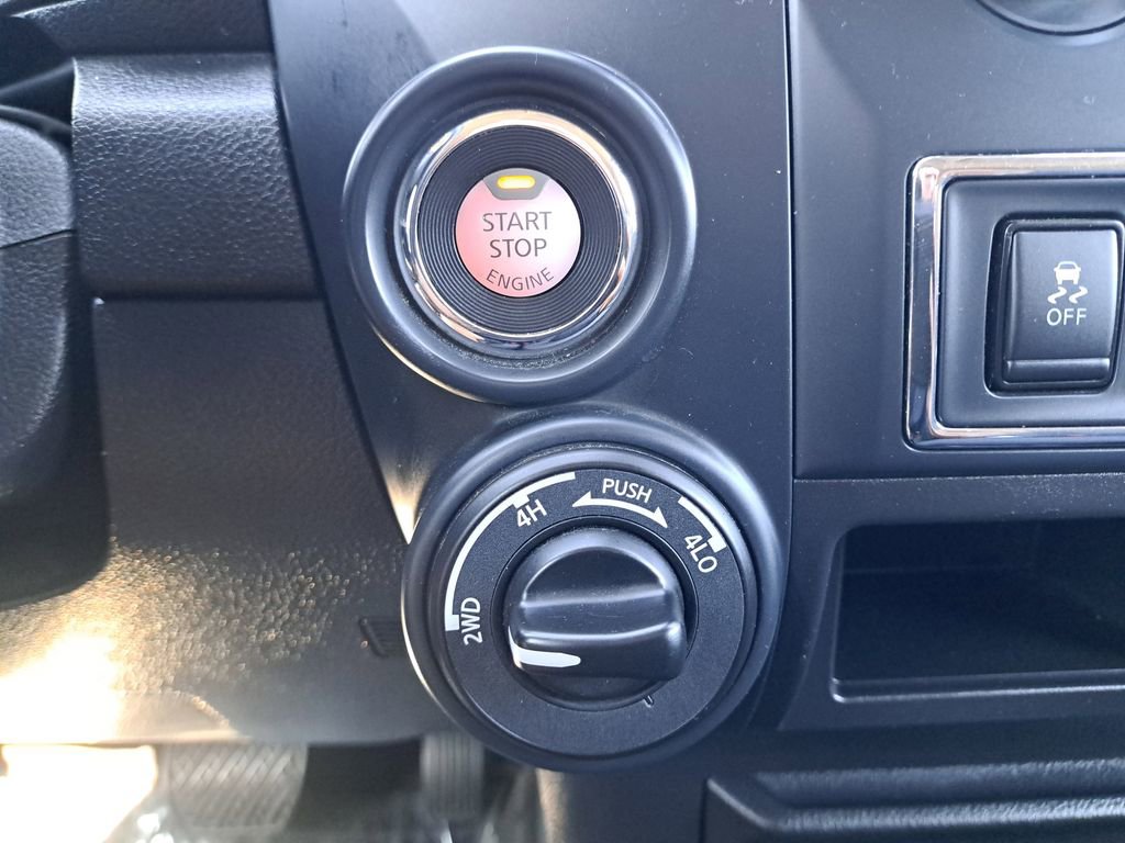 Used 2022 Nissan Titan SV AWD/4WD image 25