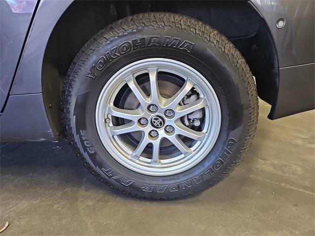 Used 2017 Toyota Prius Three image 31