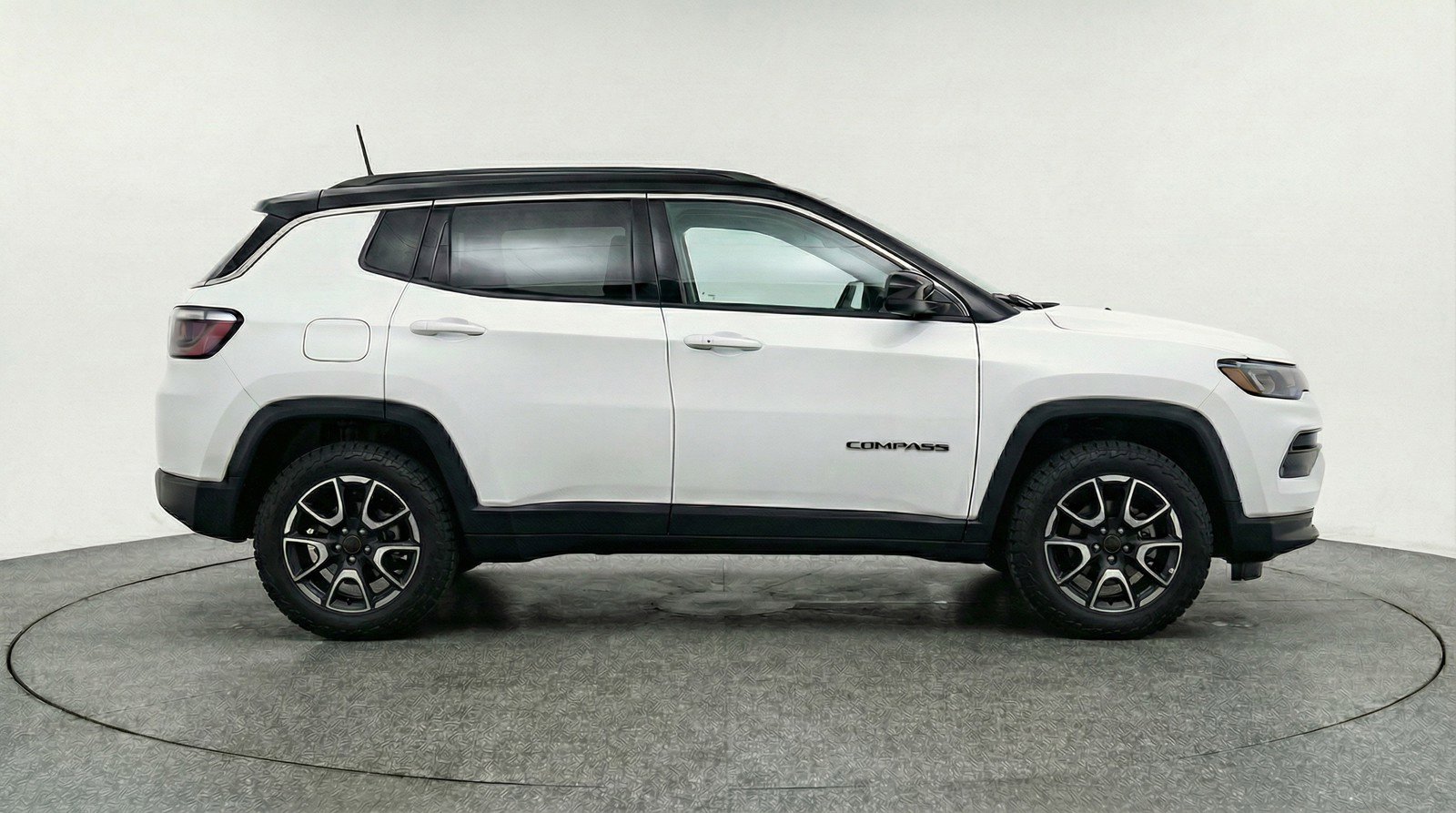 Used 2025 Jeep Compass Trailhawk AWD/4WD image 11