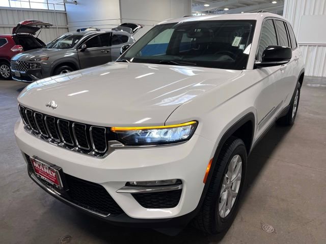 Used 2024 Jeep Grand Cherokee Limited image 7