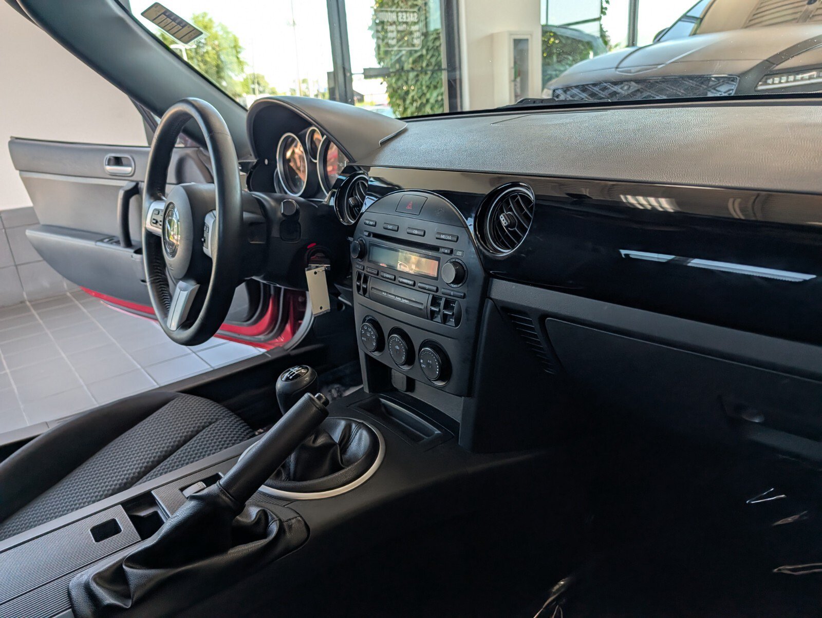 Used 2007 MAZDA MX-5 Miata Touring w/ Suspension Pkg RWD image 14