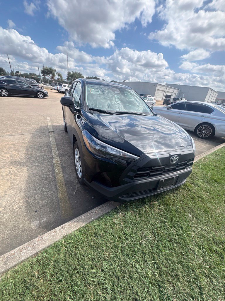Used 2026 Toyota Corolla Cross L FWD image 2