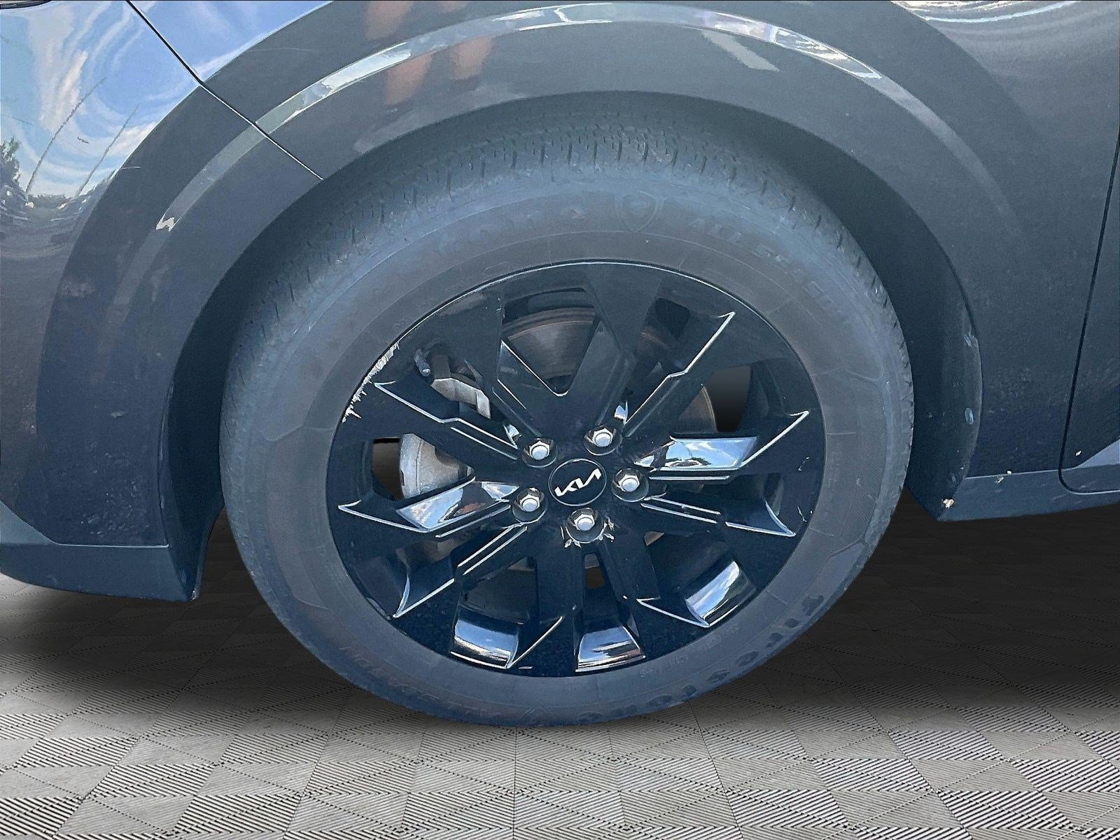Used 2023 Kia Carnival SX FWD image 34