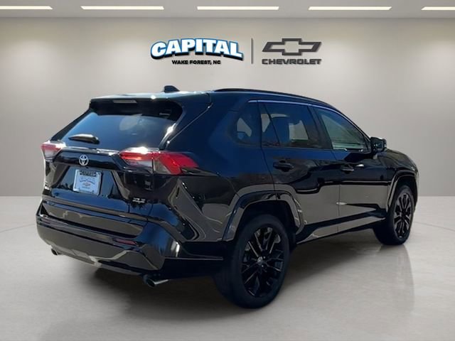 Used 2021 Toyota RAV4 XLE Premium image 5
