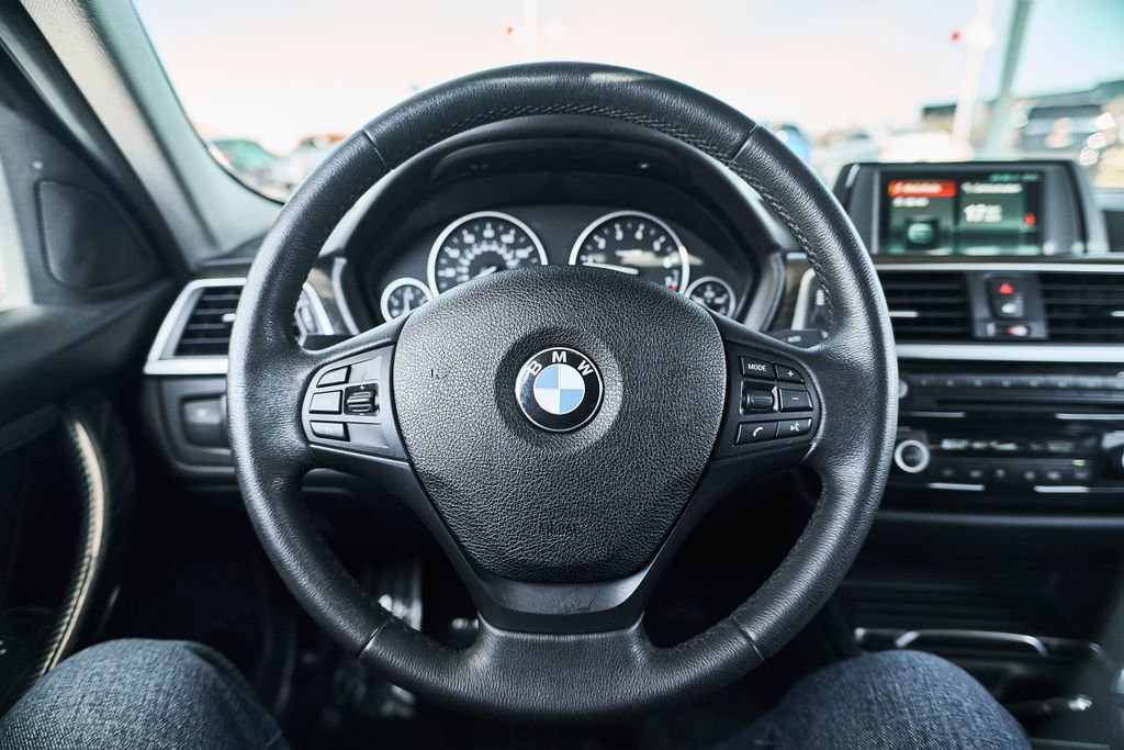 Used 2018 BMW 320i Sedan image 29