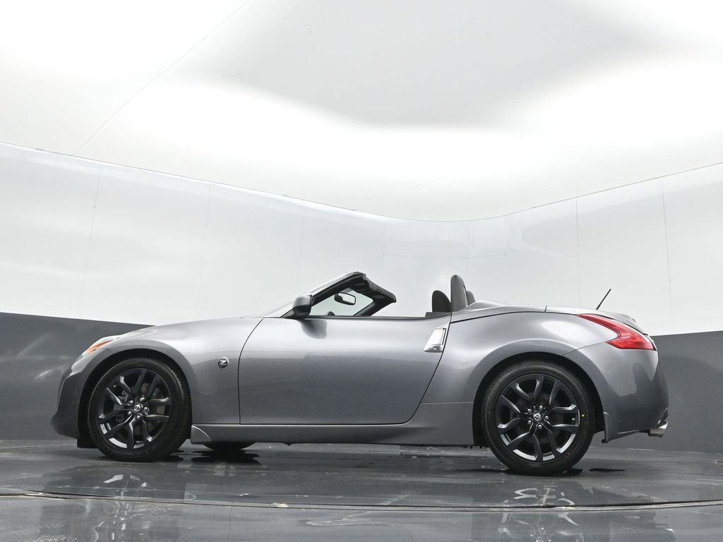 Used 2016 Nissan 370Z Roadster image 14