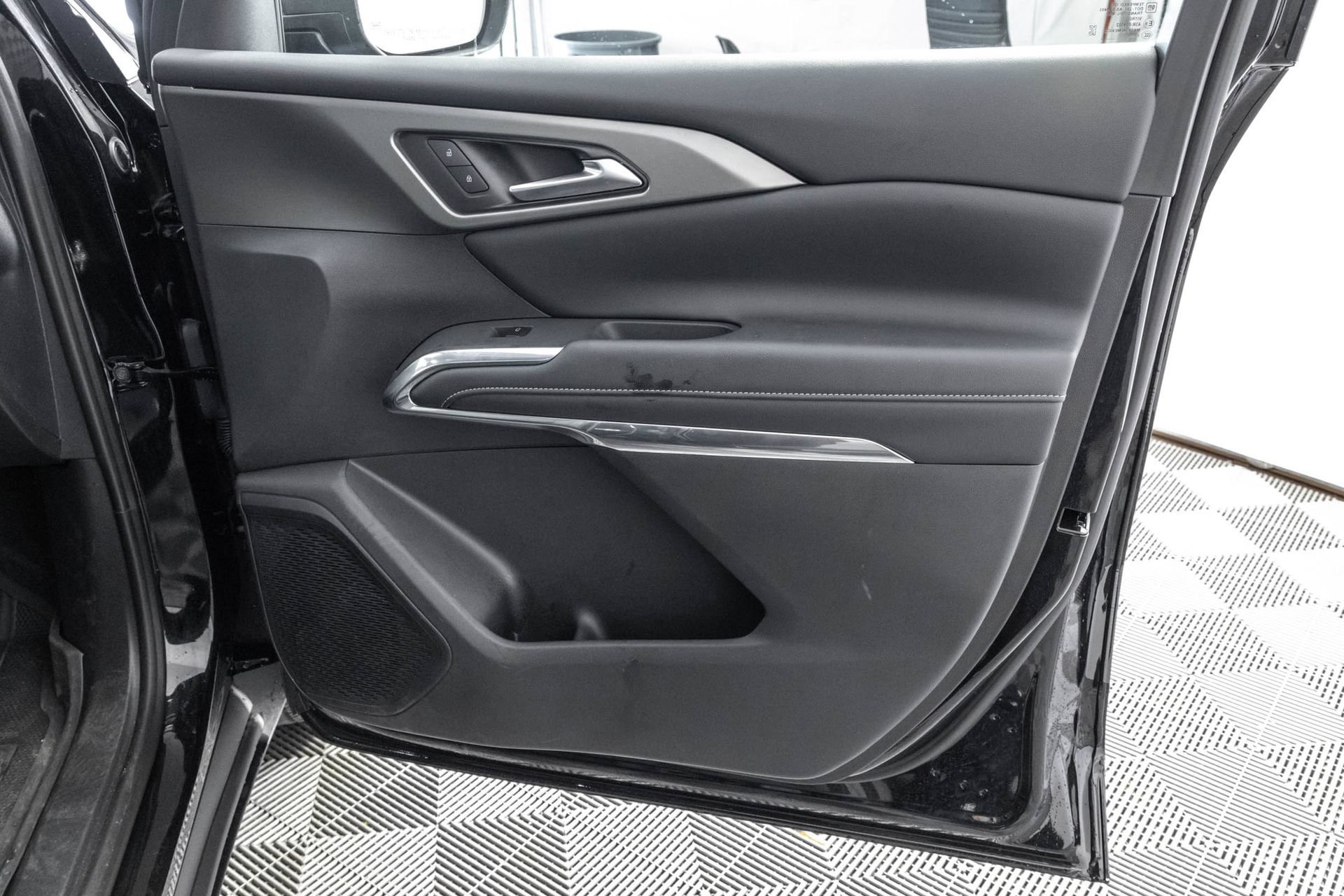 Used 2026 Chevrolet Traverse LT FWD image 42