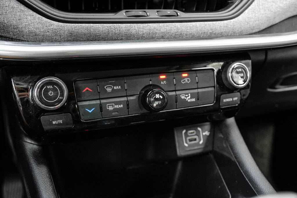 Used 2022 Jeep Compass Latitude AWD/4WD image 35